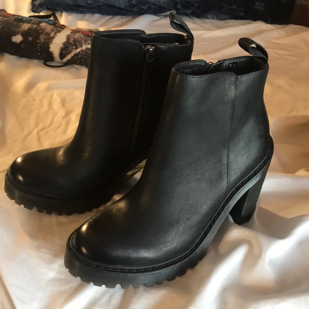 Never worn doc Martin’s boots